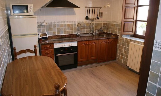 Alfoz de Lloredo Cottage | La Casa de Lola for 8 people