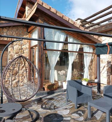 Condemios de Abajo House | La Casa de los Gatos