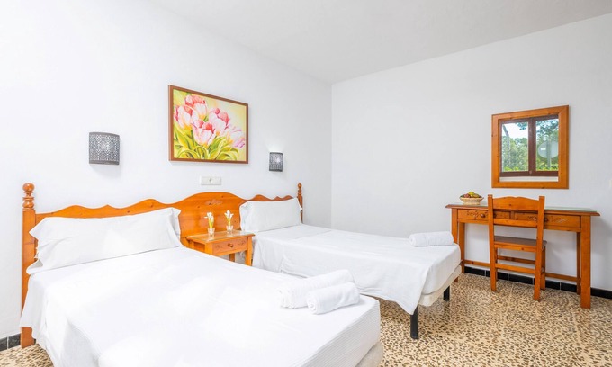 Cala d'Or Hotel | LA CEIBA HAB. CONFORT - Cozy hostel near the beach with free WiFi