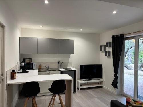 Sollies-Ville Apartment | La Cigalière 1 charmant T1 bis avec terrasse dans villa