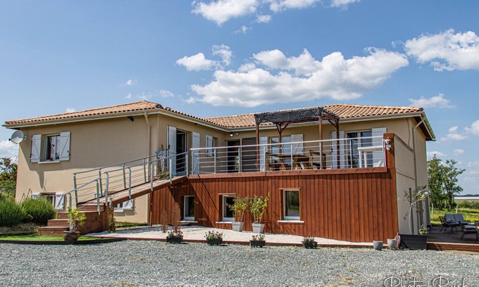 Saint-Meard-de-Gurcon Villa | La Clef des Champs