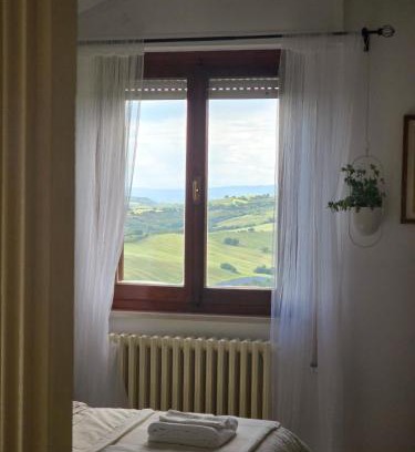 Giove Apartment | La dolce vita - 10 min da A1 autostrada, terrazza sul tramonto , vista panoramica sulle colline