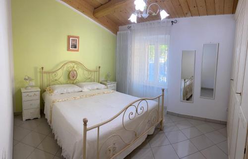 Acqualagna Apartment | La finestra sul castello