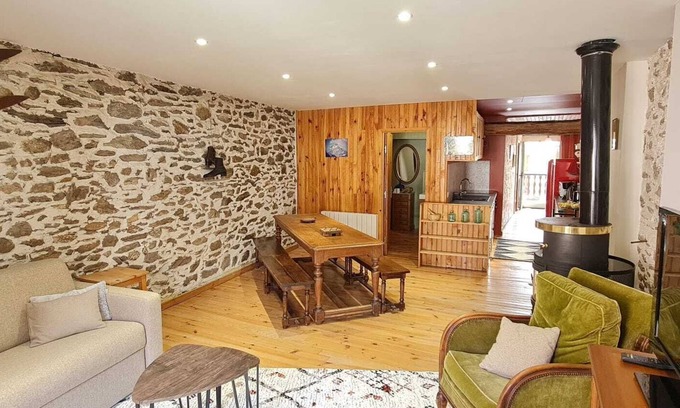 Abries House | La Frisanfave. Maison Ancienne au Cœur du Village. Spacieuse et Confortable