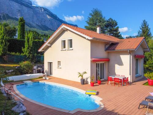Meylan Villa | La Galante