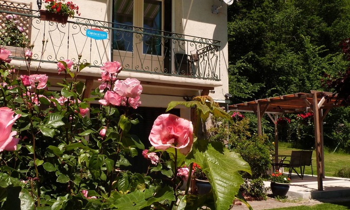 Exideuil Cottage | La Garenne, 3 Star Riverside Gite with village views from Vienne River Vacances