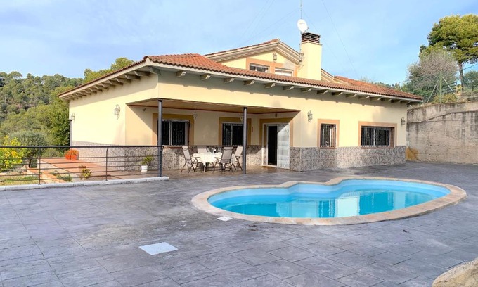 Santa Susanna House | La Libélula blanca