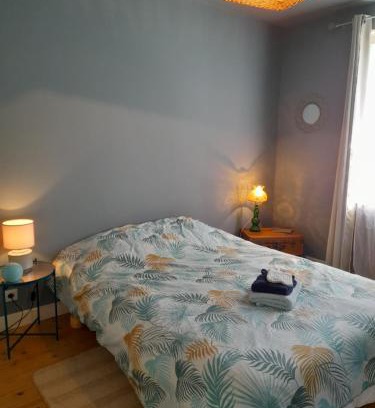 Le Vigean House | La maison aux volets bleus