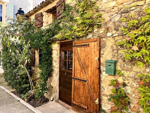Assignan House | La Maison De Blanche Neige