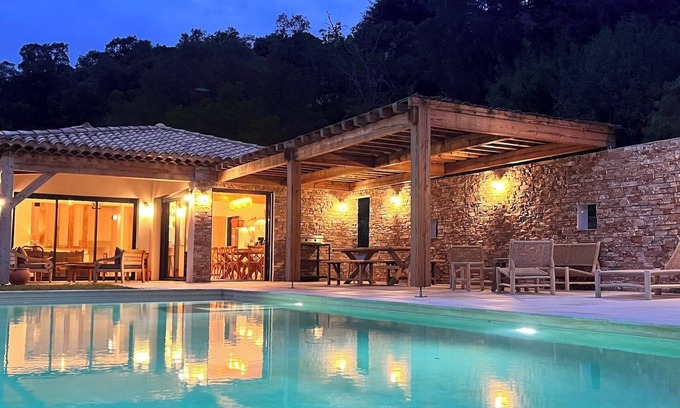 Cavalaire-sur-Mer House | La maison de la Genette 5* Luxe -Sea view-Pool-1,5 km from the sea-12 persons