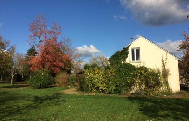 Avrille-les-Ponceaux Bed & Breakfast | La Marelle