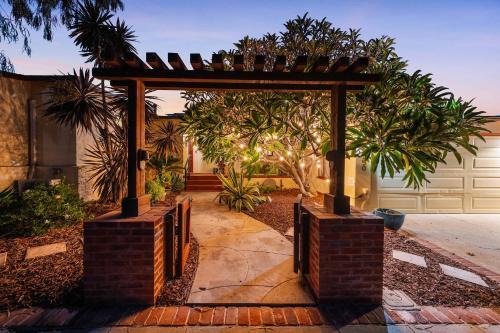 Windsor Hills House | La Mesa Lookout with AC BBQ Firepit Pet Friendly