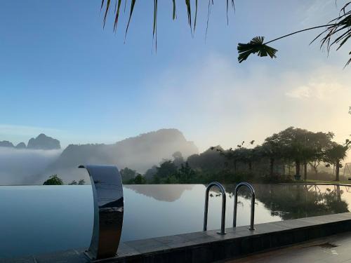 Luong Son House | La Montana De Luong Son