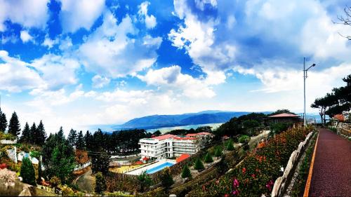 Ri-Bhoi Resort | La Nicholas Lake View by Summit Hotels