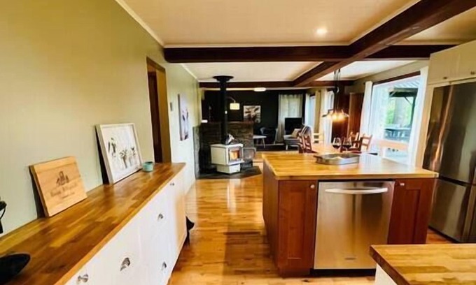 Saint-Denis-de-Brompton Ski Chalet | La P'tit Baie-Waterfront-Petit Lac Brompton