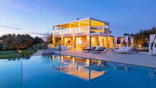 San Vincenzo Villa | La Perla tra gli Ulivi 12, Emma Villas