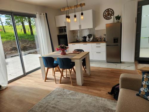 Les Hauts-de-Chee Apartment | La petite maison d'Adèle
