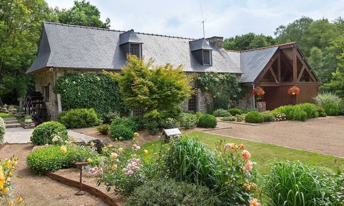 Belle-Isle-en-Terre House | La Petite Volière - BELLE ISLE EN TERRE