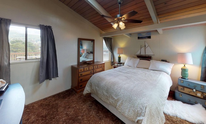 Rockaway Beach House | La Playa
