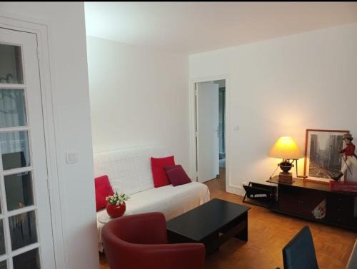 Adamville Apartment | La Précieuse, RER A Proche Paris