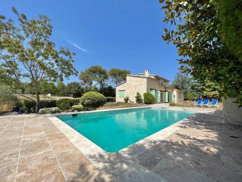 Roquefort-les-Pins Villa | La Provence : Piscine, Tennis, Cinéma & Plus