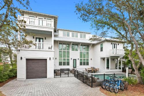 Seacrest House | La Pura Vida