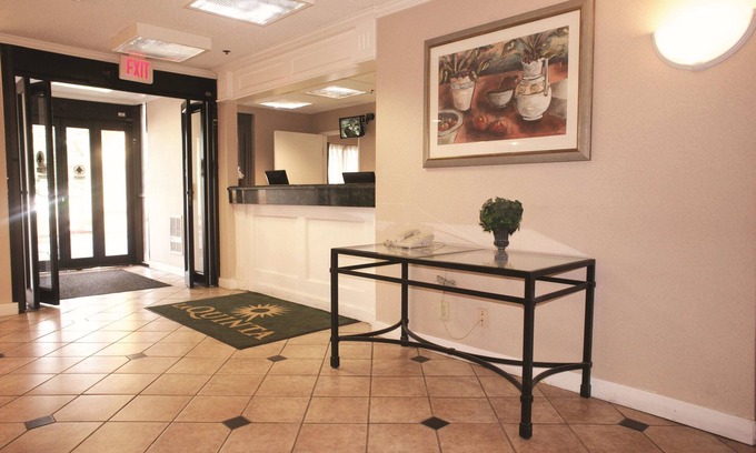 Canton Hotel | La Quinta Inn by Wyndham Detroit Canton