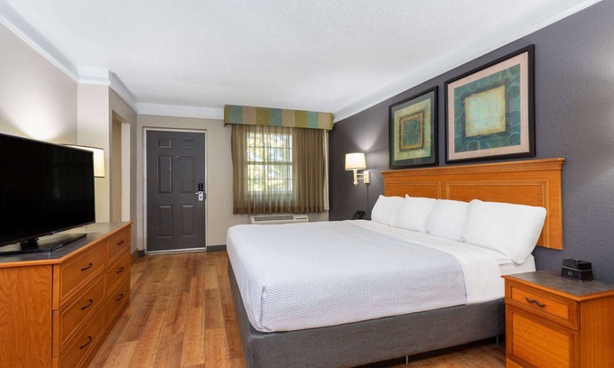 Northeast Pensacola Hotel | La Quinta Inn by Wyndham Pensacola