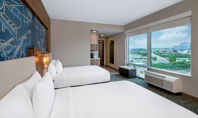 East Bank Hotel | La Quinta Inn & Suites by Wyndham Nashville Downtown/Stadium