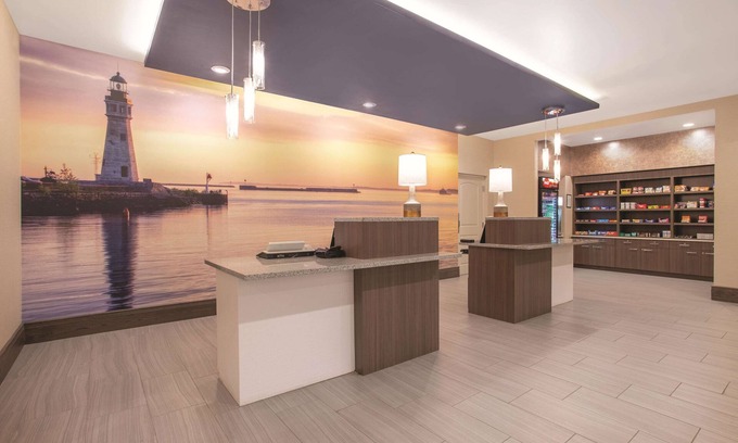 Amherst Hotel | La Quinta Inn & Suites by Wyndham Buffalo Amherst