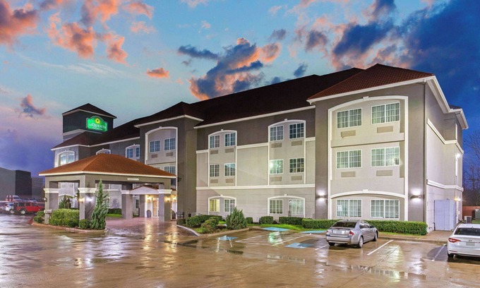 Cleburne Hotel | La Quinta Inn & Suites by Wyndham Cleburne