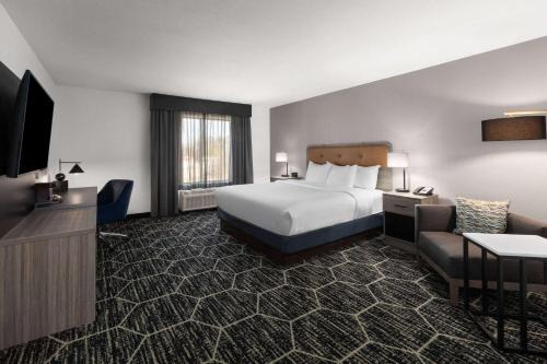Meridian Hotel | La Quinta Inn & Suites by Wyndham Meridian
