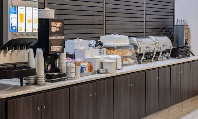 Norfolk - Virginia Beach Hotel | La Quinta Inn & Suites by Wyndham Norfolk