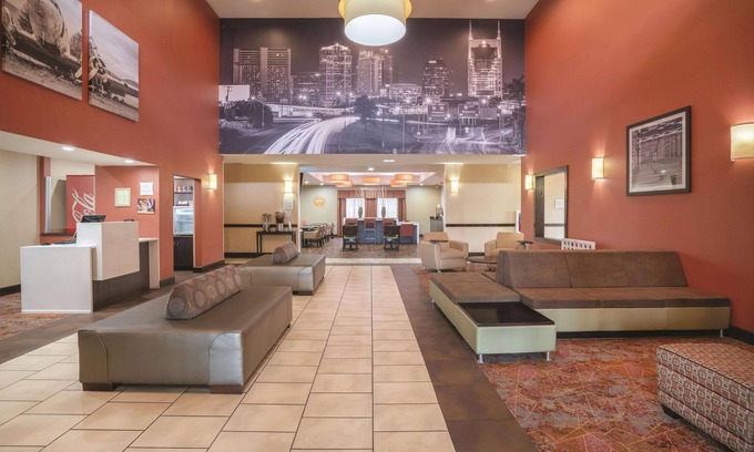 Smyrna Hotel | La Quinta Inn & Suites by Wyndham Smyrna TN - Nashville