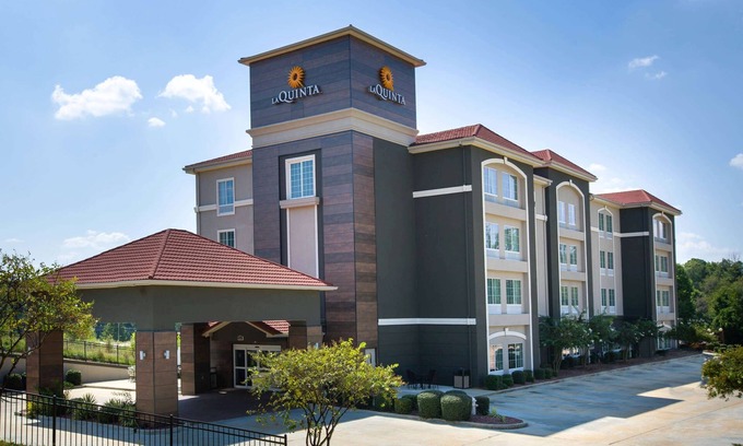 Tupelo Hotel | La Quinta Inn & Suites by Wyndham Tupelo
