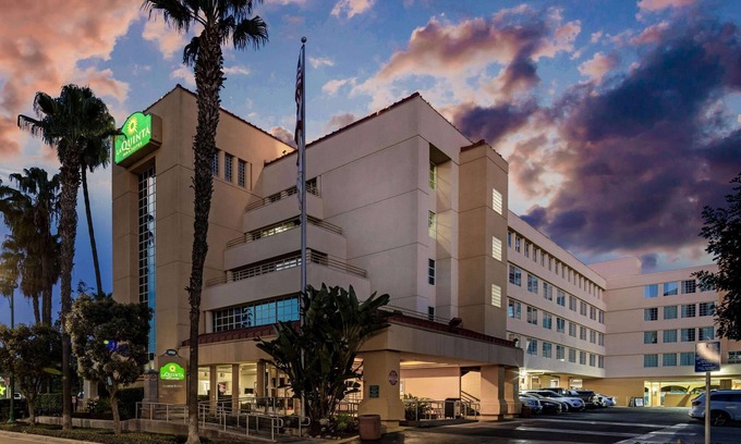 Anaheim Resort Hotel | La Quinta Inn & Suites by Wyndham Anaheim