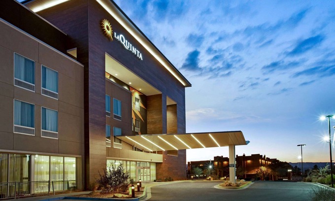 Page Hotel | La Quinta Inn & Suites by Wyndham Page at Lake Powell