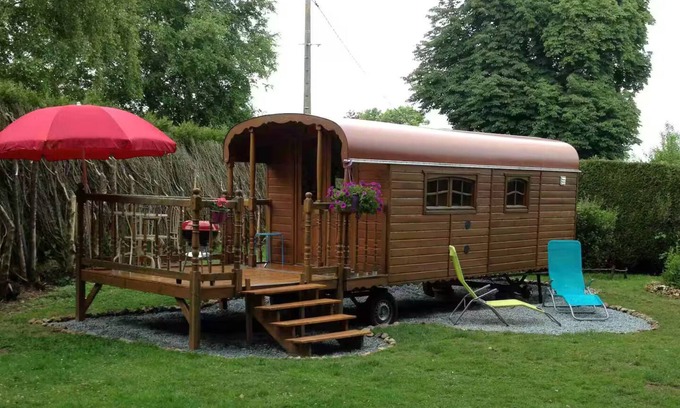 Theillement House | La roulotte du petit bois