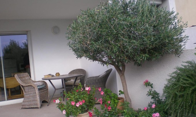 Marseillan Apartment | la scribote