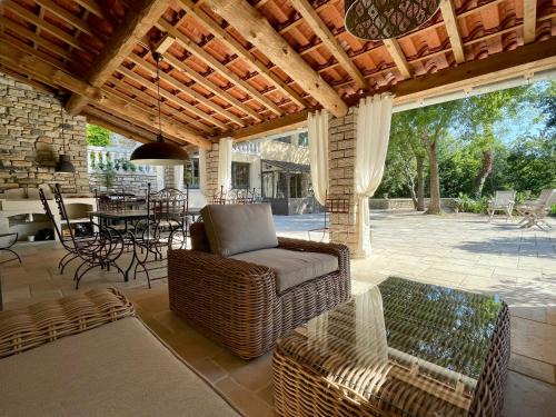 Mejannes-les-Ales Bed & Breakfast | La Serre Des Mourgues