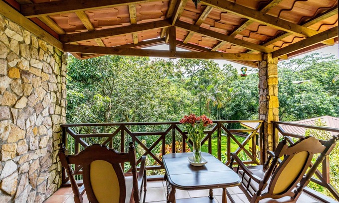 San Roque Bed & Breakfast | La Terraza Guest House B&B