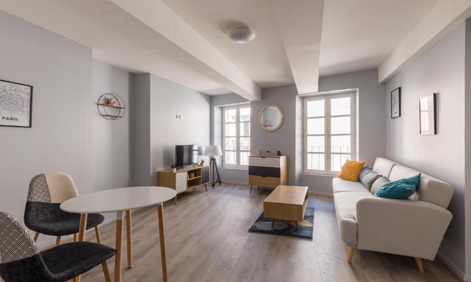 Aubenas Apartment | La Tour - Appt climatisé pour 2