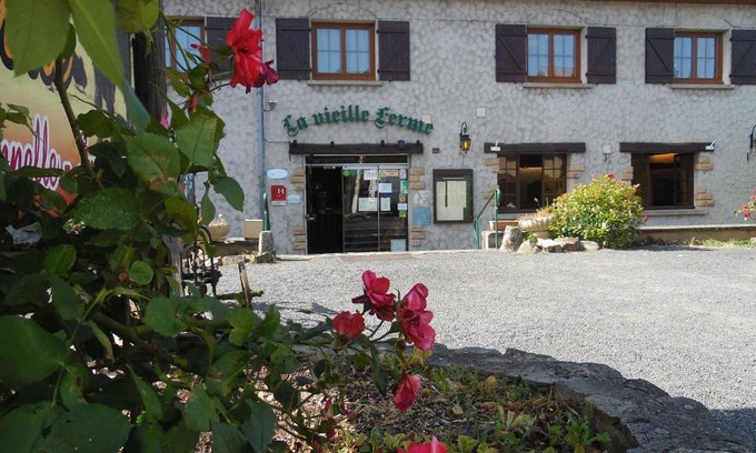 Les Ancizes-Comps Hotel | La Vieille Ferme
