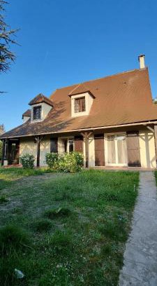 Montigny-les-Cormeilles Bed & Breakfast | La Villa Jacuzzi et Cinéma "LES 300" à 15 min de Paris JO 2024 et du Stade de France TARIFS PRIVILEGES SEMAINE OU MOIS DISPONIBLE