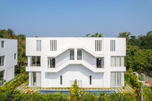 Anjuna Villa | La Zorita, Luxurious 3 BHK with Private Pool, 10 mins from Anjuna Beach, Kitchen, Security, Terrace, Patio & Wifi