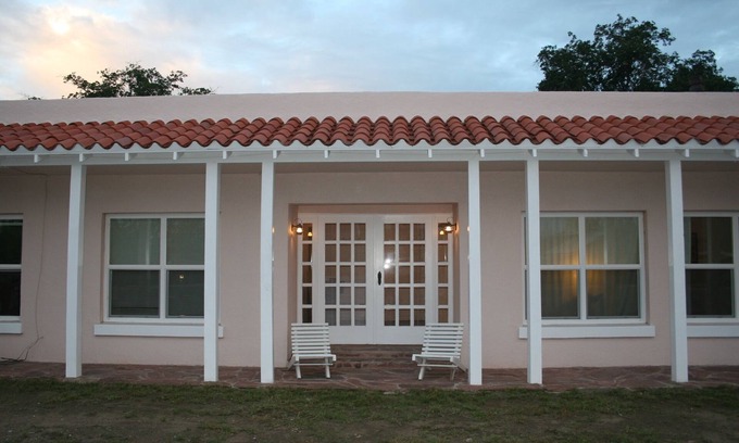 Truth or Consequences House | Labyrinth Retreat in Truth or Consequences Cozy and Comfortable Home for 4!