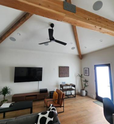 Ladera Heights Apartment | Ladera Retreat near Sofi Stadium, LAX, Beach