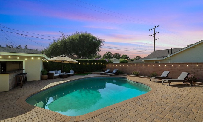 The Plaza House | Ladoga's Hideway, Gorgeous Pool, Game Room, Fire Pit, Private Backyard,BBQ Grill