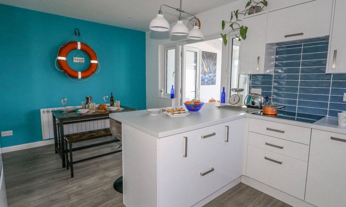 Wyke Regis Cottage | Lagoon View