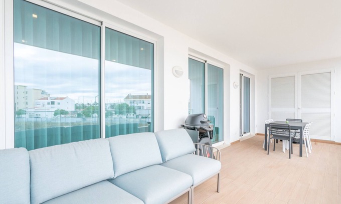 Lagos Apartment | Lagos Marina View 4 With Pool by Homing